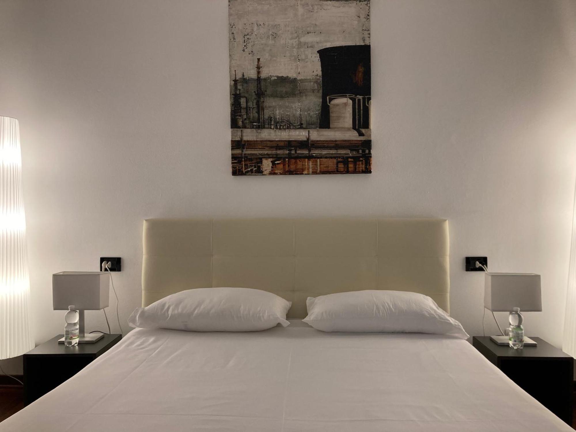 Appartamento City Center - 50 Metri Dal Centro Storico Cremona Esterno foto